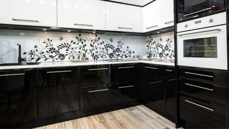 Black and White Kitchen Elements