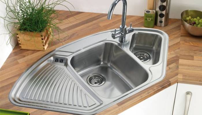 Corner sink design