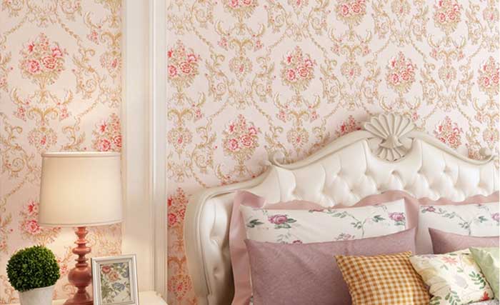 Damask bedroom wallpaper design